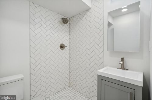 1121 26 St, Philadelphia PA 19146-3849 exterior