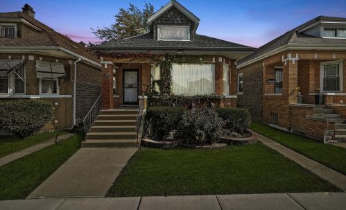 7235 Washtenaw Ave, Chicago IL  60645-1435 exterior