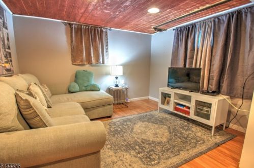 25 Grandview Ln, West Milford Lakes NJ  07480-1424 exterior