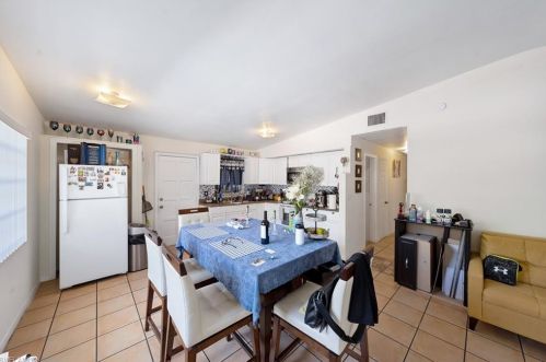 788 7 Ave, Naples FL 34102-6718 exterior