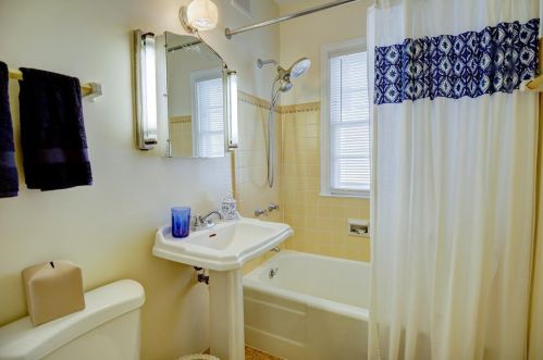 117 Marquette St, Madison WI 53704-5111 exterior