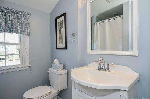 103 White St, Manchester CT 06042-3127 exterior