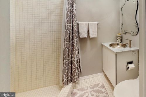 2319 Delancey Pl, Philadelphia PA 19103-6406 exterior