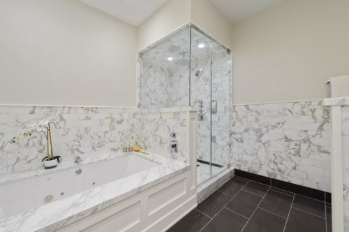 61 Elm St, Chicago IL 60610-2434 exterior