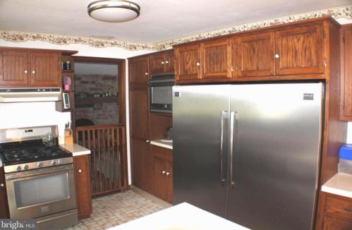 1037 Bollinger Rd, Littlestown PA 17340-9602 exterior