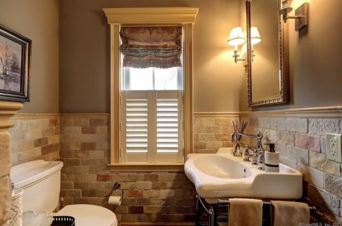 20 Governors Ave, Milford CT 06460-3439 exterior