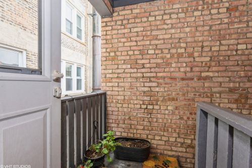 1527 Sherwin Ave, Chicago IL  60626-2133 exterior