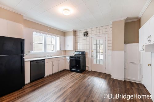 946 Tamarack Ave, Grand Rapids MI 49504-4371 exterior