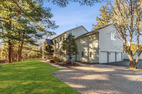 9 Oak Hl St, Newton MA 02459-3454 exterior