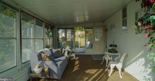 22 Lincoln Dr, Hanover PA 17331-4906 exterior