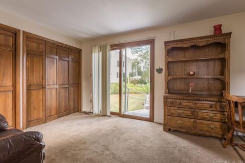 6 Caroline Dr, Milford CT 06461-2715 exterior