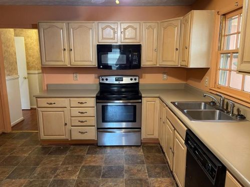 1438 Smithson Dr, Lithonia GA 30058-6155 exterior