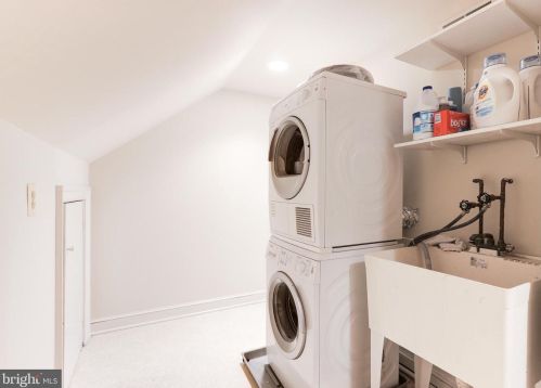 11 Wilkes St, Alexandria VA 22314-3856 exterior