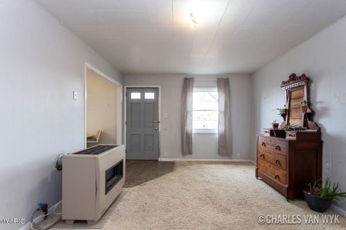 305 Jones St, Grant MI 49327-9143 exterior