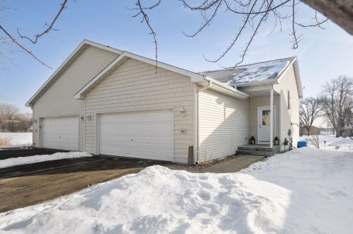 867 Ravoux Cir, Chaska, MN 55318-2406