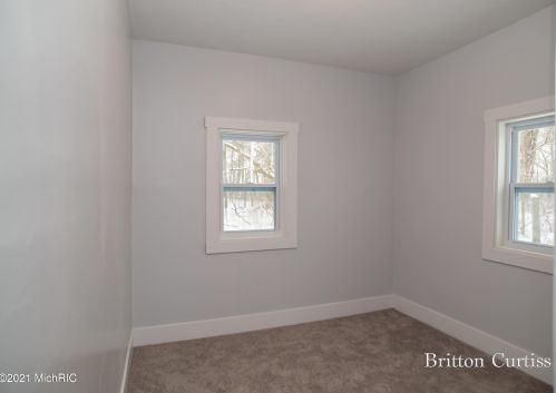 143 Irving Rd, Middlevle MI 49333-8377 exterior