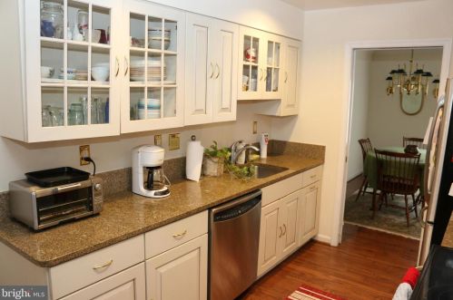 998 Royal St, Alexandria VA  22314-4343 exterior