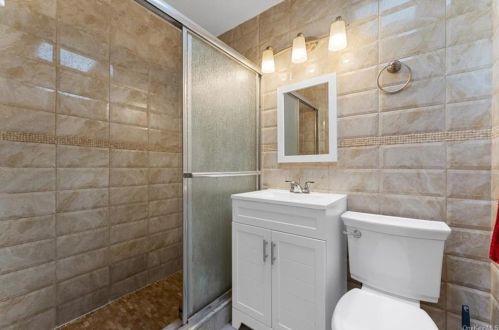 256 Robinson Ave, Bronx NY 10465-3139 exterior