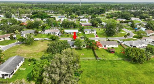 1925 Redwing Cir, Fort Pierce FL 34952-8834 exterior