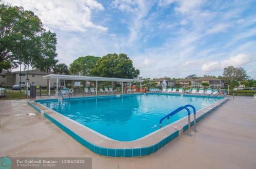 19 Lake Vista Trl, Fort Pierce FL 34952-6399 exterior