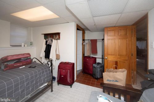 2367 Vly Rd, Huntingdon Valley PA 19006-6007 exterior