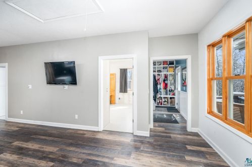 9127 Superior St, Duluth MN 55812-2139 exterior