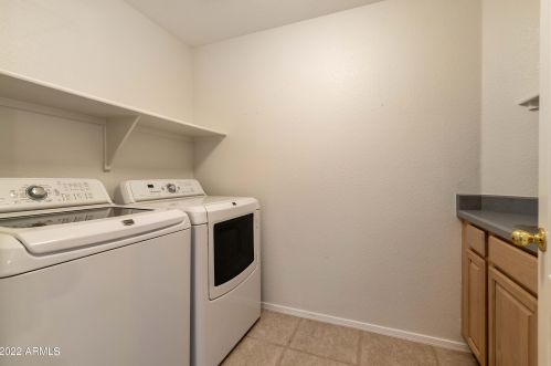 2737 Amberwood Dr, Phoenix AZ 85045-4208 exterior