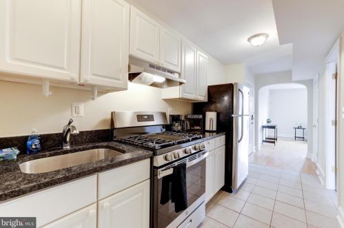 916 19 St, Washington DC 20002-4085 exterior