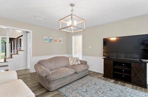 708 Grand Cir, Tampa FL  33617-7844 exterior