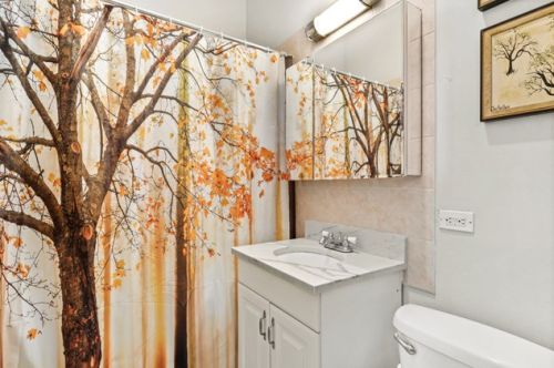 520 Kedzie Ave, Chicago IL 60652-1914 exterior