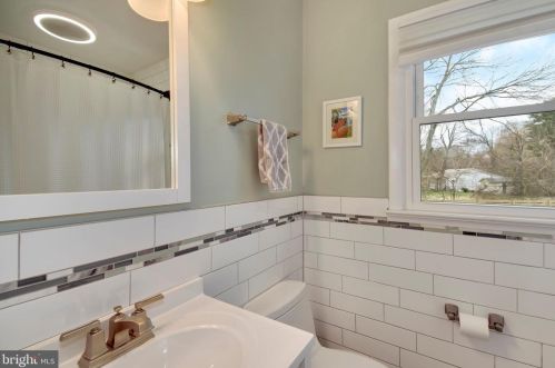 8901 Vly Frg Dr, Alexandria VA exterior