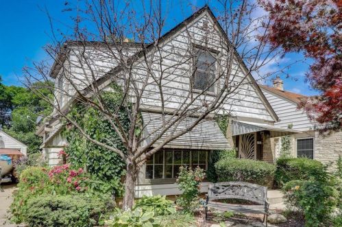 3915 39th St, Milwaukee, WI 53216-2516