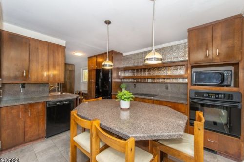 13 Shawnee Trl, Wharton NJ 07885-2934 exterior