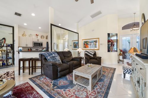 426 Springview Loop, Fort Pierce FL  34986-2663 exterior