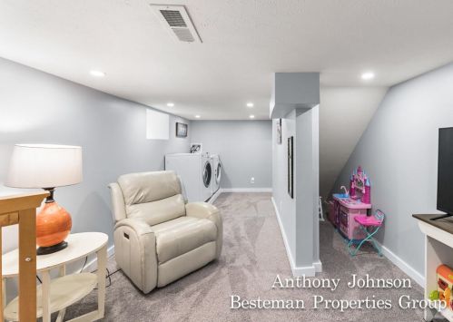 1221 Dickinson St, Grand Rapids MI 49507-2201 exterior