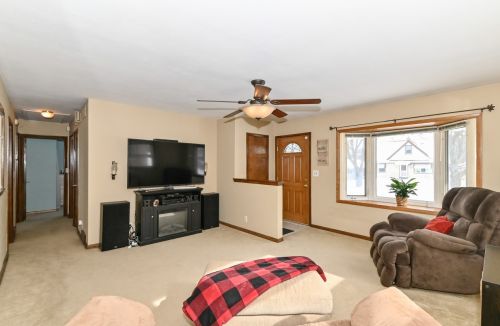 2609 63rd St, Milwaukee, WI 53213-1549