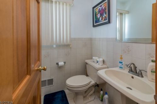 24 Brownstone Ter, Paterson NJ  07506-3447 exterior