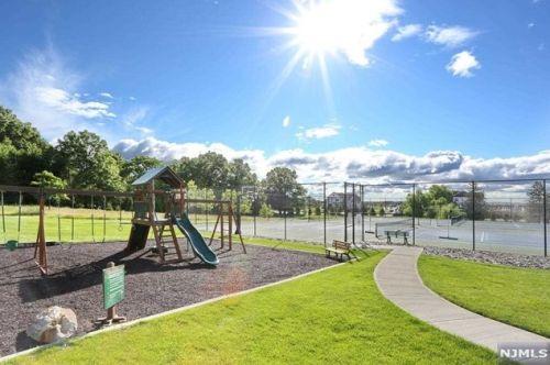 229 Westervelt Ln, Mahwah NJ  07430-3230 exterior