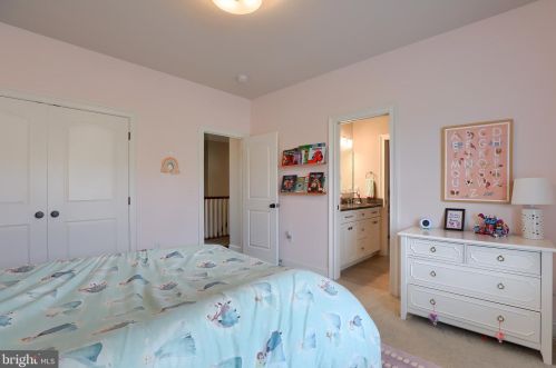 453 Delp Rd, Lancaster PA 17601-2915 exterior