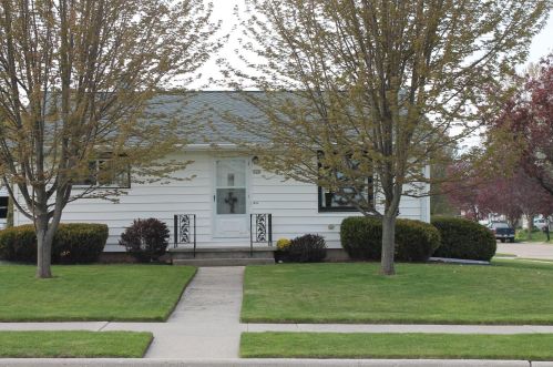 620 Linden Ave, Manitowoc, WI 54220-2228