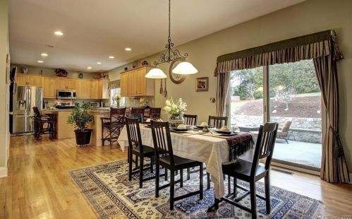 65 Centennial Dr, Milford CT 06461-1662 exterior