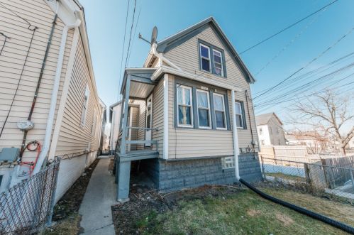 1906 11th St, Milwaukee WI  53204-3824 exterior