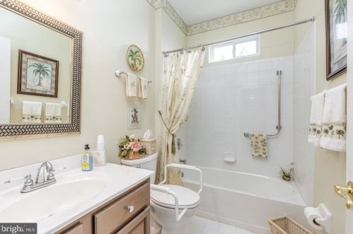 77 Warwick Way, Southampton NJ 08088-1150 exterior