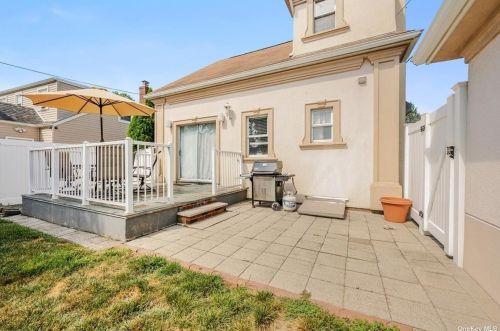 151 Gordon Rd, Valley Stream NY 11581-2108 exterior