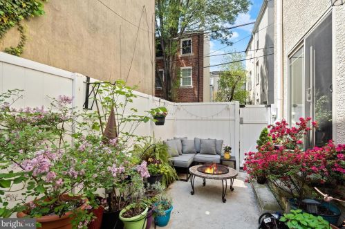 226 Ellsworth St, Philadelphia PA 19146-2826 exterior