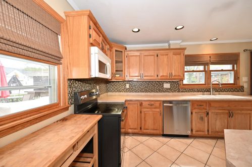 6326 Wright St, Milwaukee WI 53212-2940 exterior