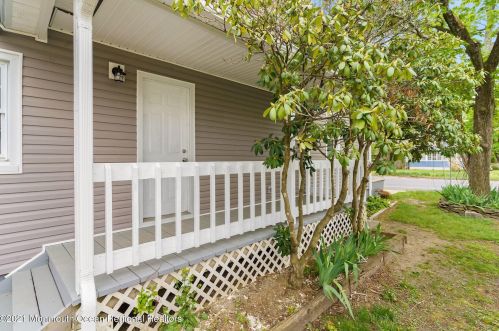 170 Memorial Pkwy, Atlantic Highlands NJ  07716-1655 exterior