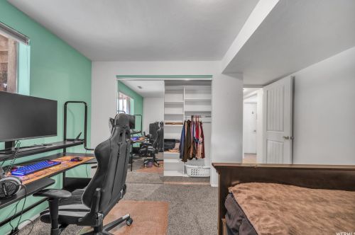 884 Spartan Dr, Sandy UT 84094-1811 exterior