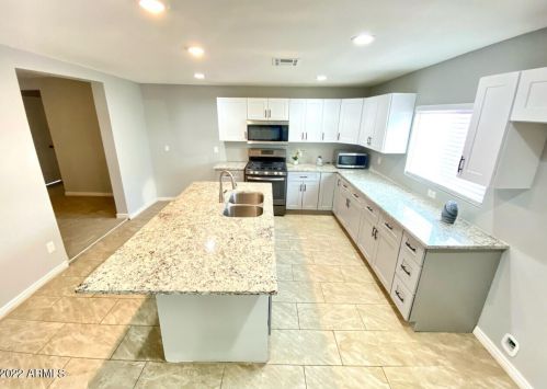 1829 37 Dr, Phoenix AZ 85029-1109 exterior