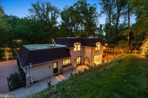 8751 Brook Rd, Mc Lean VA  22102-1507 exterior